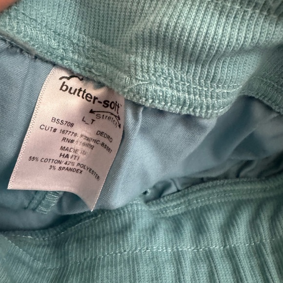 ButterSoft Scrub Set - Picture 5 of 5